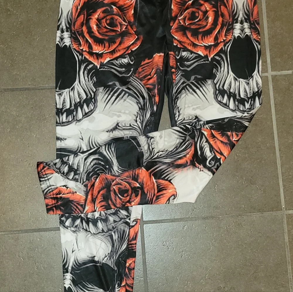 SKULL โ ๏ธ & ๐ฅ ROSES LEGGINGS <> SET OF 2 - Picture 13 of 16
